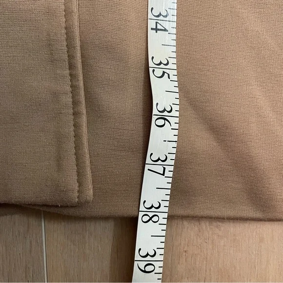 Classic Women's Tan Trench Coat - Picture 9 of 11